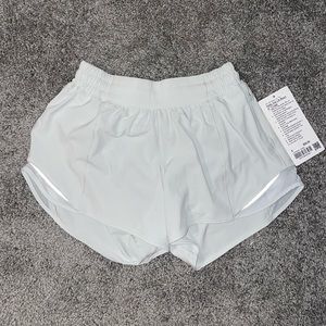 Lululemon hotty hot shorts (4 inch)